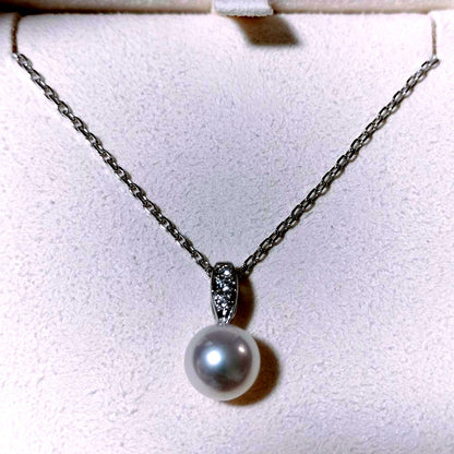 Mikimoto diamond and Akoya pearl necklace in white gold with 7.5mm pearls and clasp marked K18