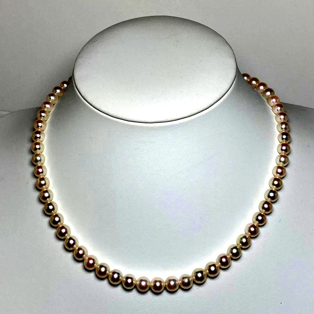 K906 Akoya pearl necklace with 6.5-7.0 mm pearls, 42 cm length, draped against a white background