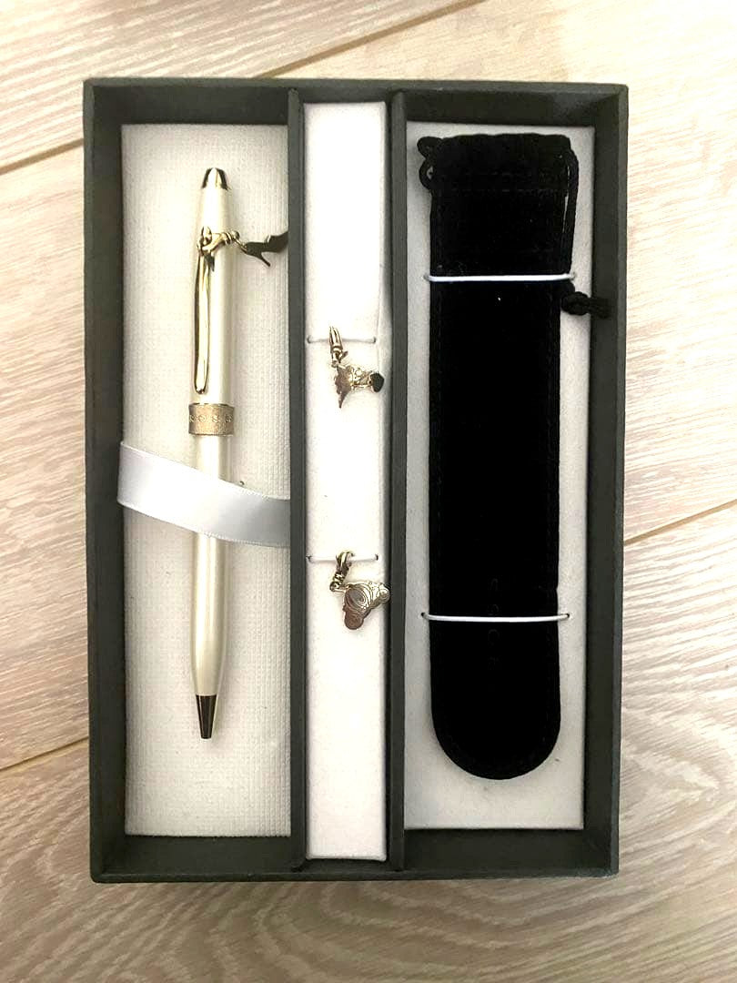 CROSS Sentiment Disney Cinderella Ivory ballpoint pen model AT0412D-6 with decorative design and gold accents