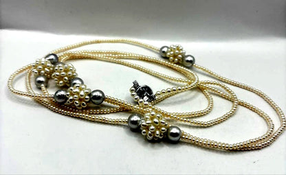Long 140cm necklace with gray Akoya baroque pearls, baby freshwater pearls, Keshi pearls, and silver clasp