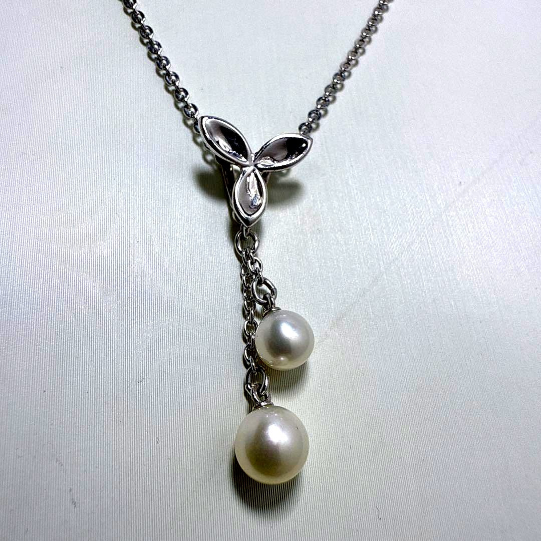 Tasaki silver necklace featuring two moving Akoya pearls on a 40 cm metal chain