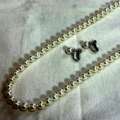 Akoya pearl necklace and matching earrings with white pearls and silver 925 necklace clasp and 14K white gold screw-back earrings