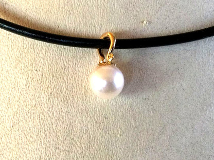 New K18 flower pearl pendant necklace with 8mm pendant on 42cm domestic cowhide cord and silver clasp