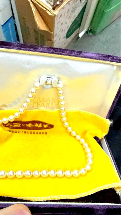 Tasaki 14-karat white gold necklace with a 7mm black pearl on a 38cm chain for ladies