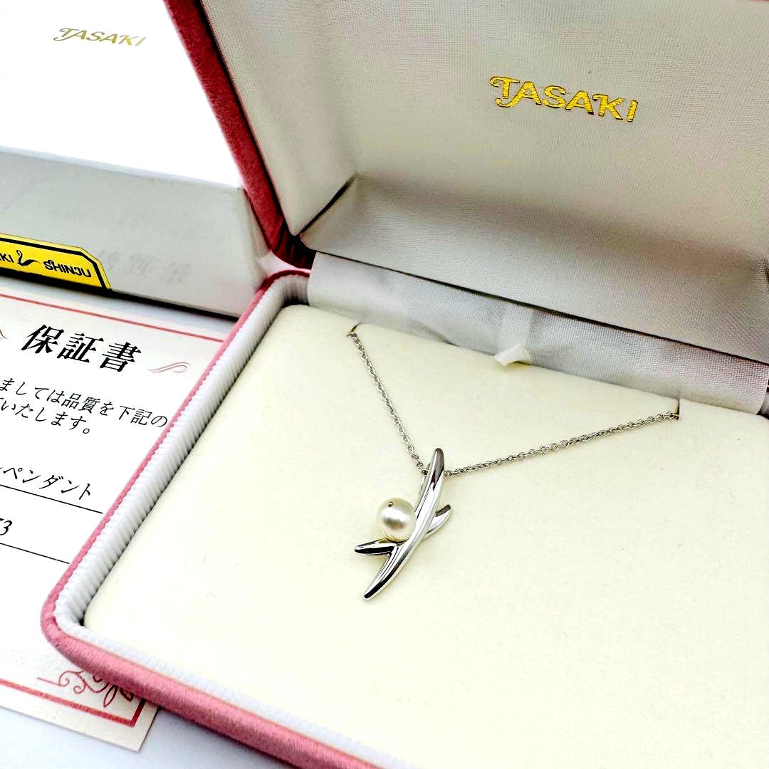 TASAKI Pearl Pendant Necklace in silver with white pearl on a 40cm chain displayed with box