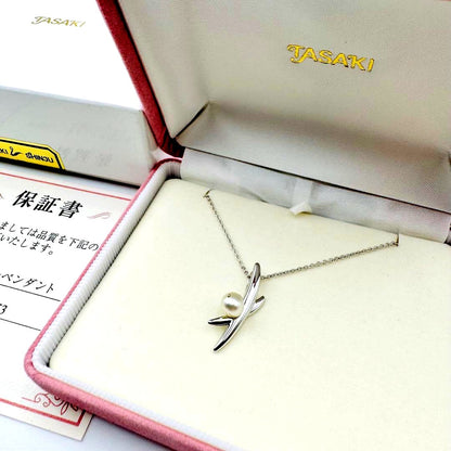 TASAKI Pearl Pendant Necklace in silver with white pearl on a 40cm chain displayed with box