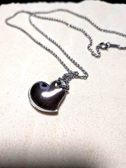 MIKIMOTO heart-shaped silver pendant necklace with 45 cm chain on white background