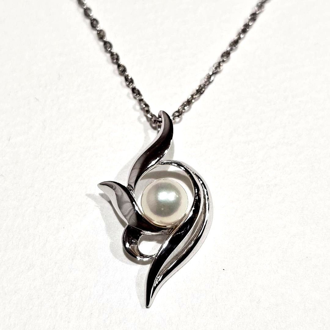 Mikimoto 1548 pearl necklace with 6mm pearls on a 40cm sterling silver chain