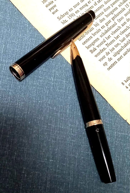 Pilot Elite 18K fountain pen short model H1273 with 18K750 tip and 11.9cm length