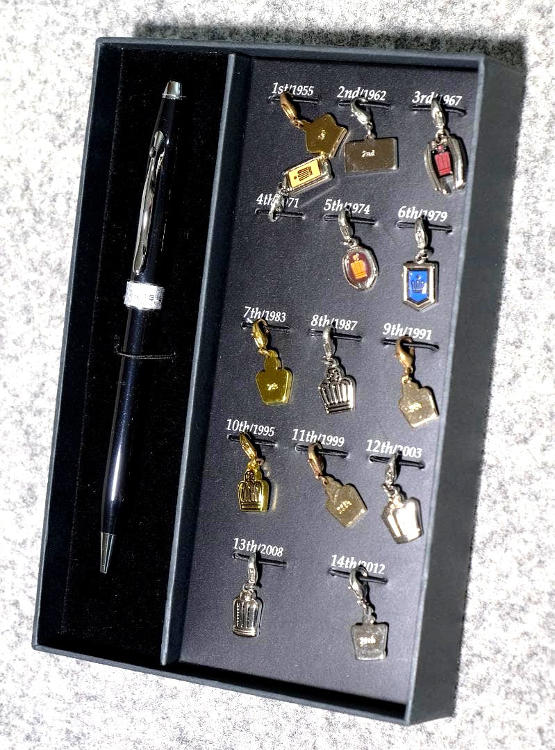 CROWN emblem ornament attached ballpoint pen CROSS model with black barrel and gold accents