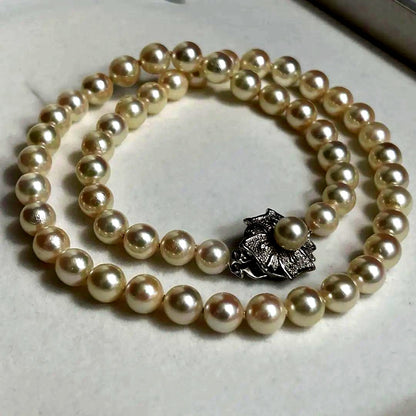 Aoya Pearl Necklace featuring round 7.0-7.5mm pearls on a 43cm strand weighing 31 grams
