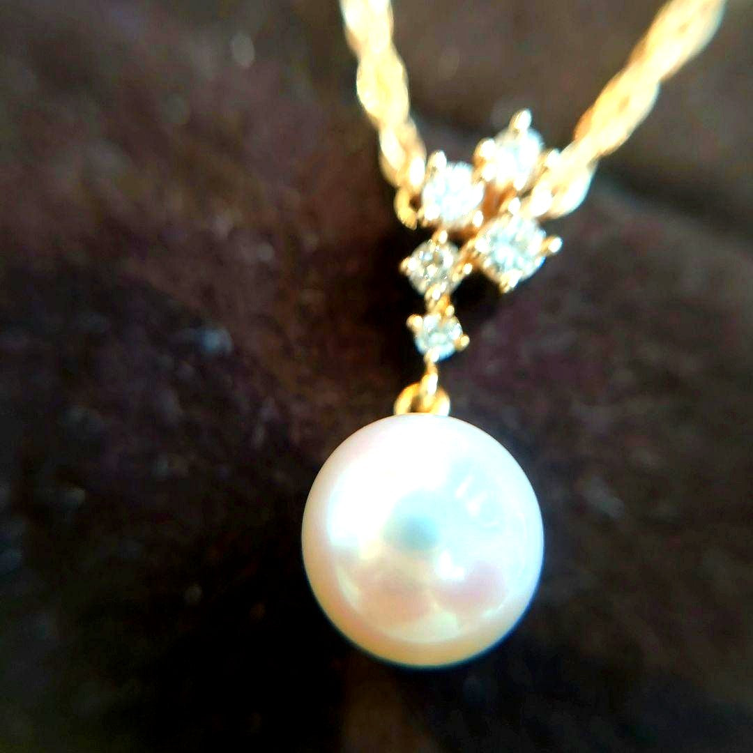 TASAKI Pearl Necklace featuring 8mm pearl, 18K gold chain, and diamond accents, approximately 40cm long