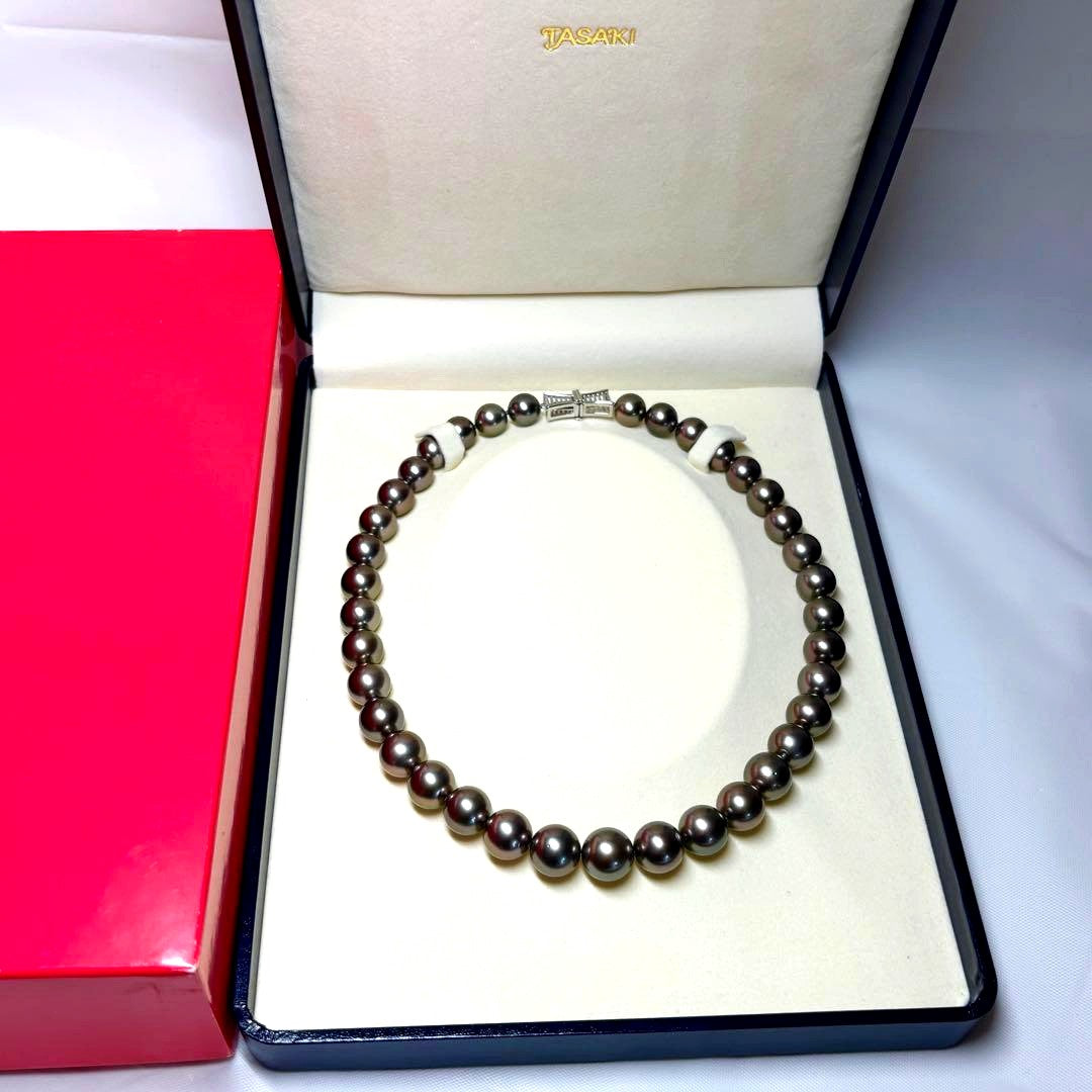 Tasaki Black Pearl Necklace featuring 9.0-11.0 mm pearls with a 41 cm length