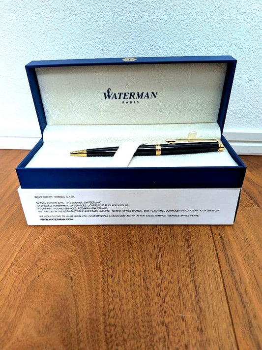 WATERMAN Metropolitan ballpoint pen with black body and gold accents