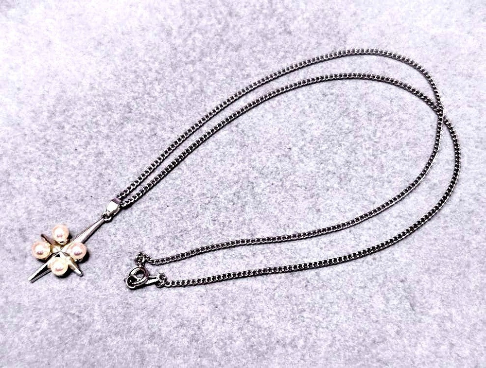 MIKIMOTO Pearl Cross SILVER Brooch 43347 featuring pearls on a 43 cm silver chain