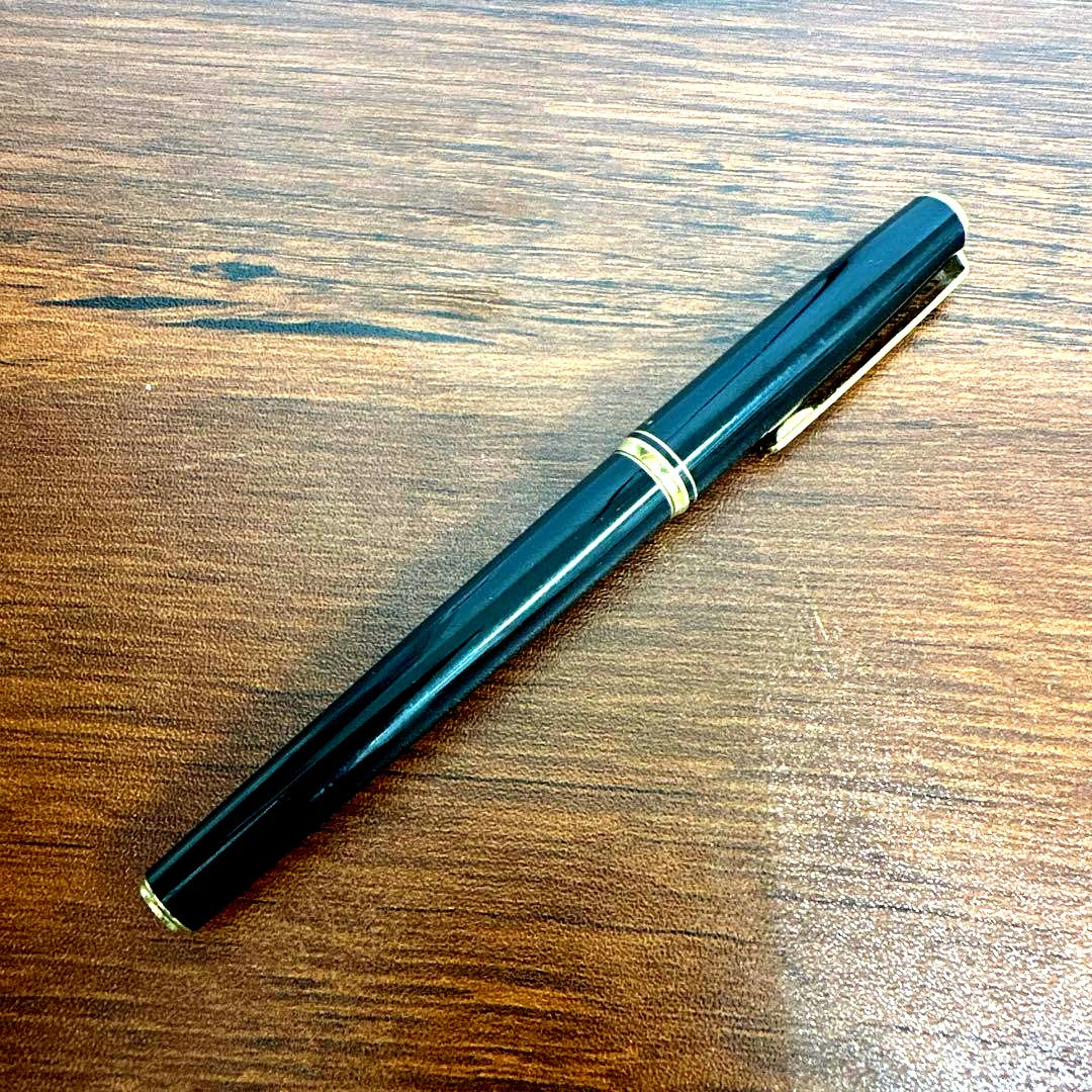 Pilot fountain pen in excellent condition with 14K gold name engraving on the barrel
