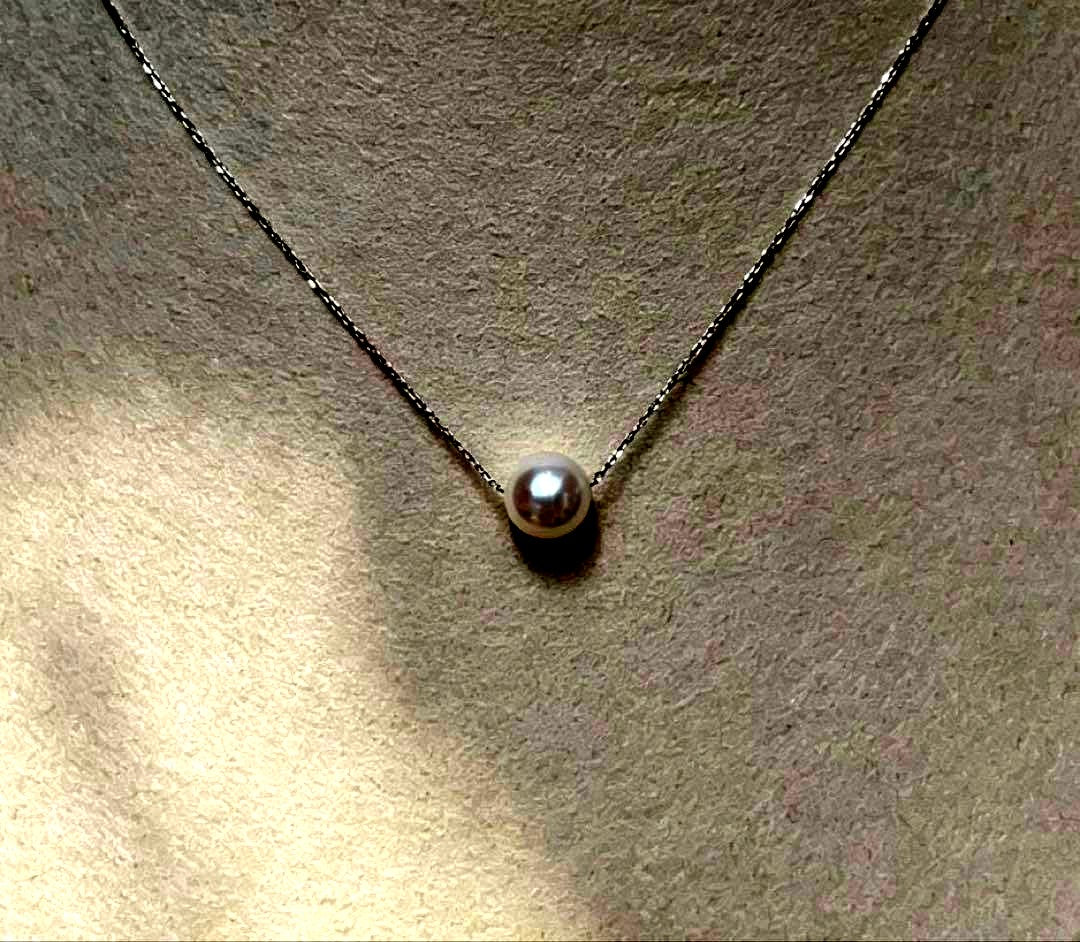 Untouched Pt850 Akoya pearl necklace featuring 8.0 mm round pearls and platinum chain