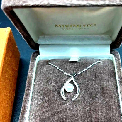 MIKIMOTO silver pearl necklace approximately 39-40cm long with silver clasp and round pearl pendant