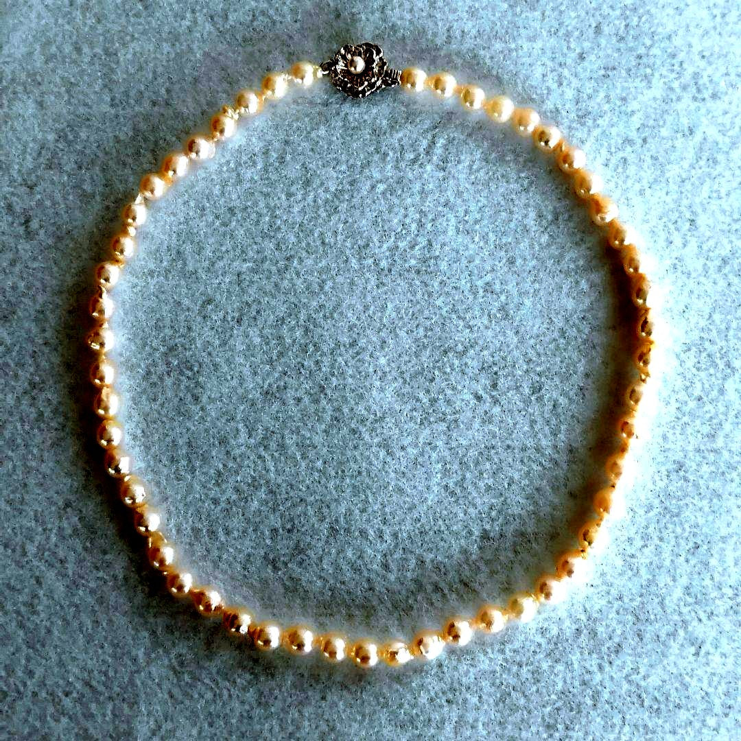 Akoya baroque pearl necklace in white with silver stamp, 42 cm length, displayed on a white background