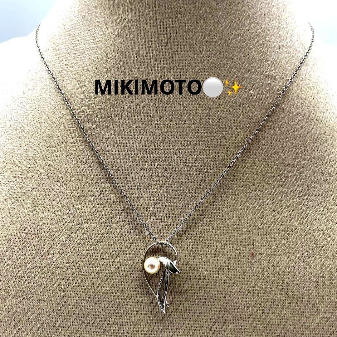 Mikimoto pearl necklace with silver chain approximately 40 cm long elegant jewelry piece