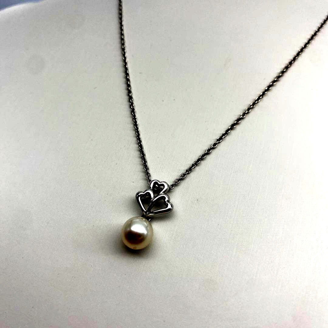 Silver 925 Takashi pearl necklace with double heart motif and adjustable hook clasp