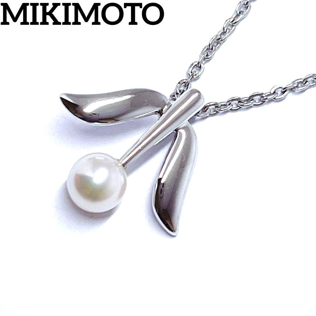 Mikimoto pearl necklace with 4.9mm pearls on a 40cm silver chain
