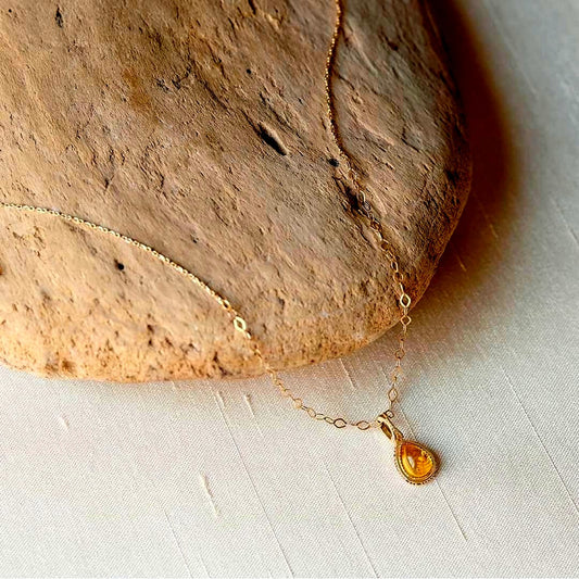 agete K10 Amber Necklace with 40 cm chain featuring warm amber pendant