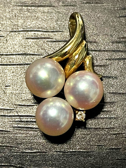 TASAKI Pearl Pendant Top with 6.5-6.8mm pearl set in 18K yellow gold measuring 2.4 cm length