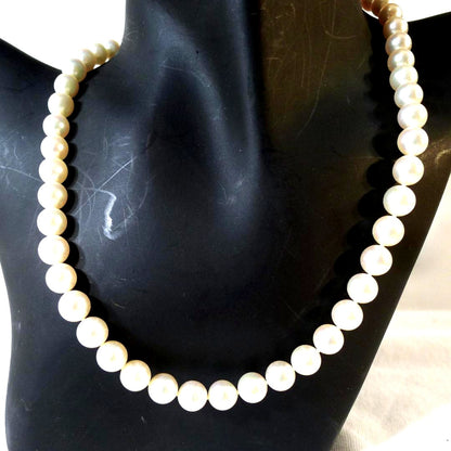 Honpuchar white 8mm bead necklace 44cm with WG14K clasp and diamond close-up