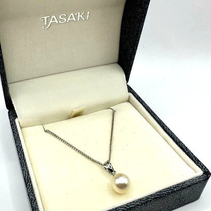 TASAKI silver necklace with single pearl pendant and 40 cm chain displayed with case