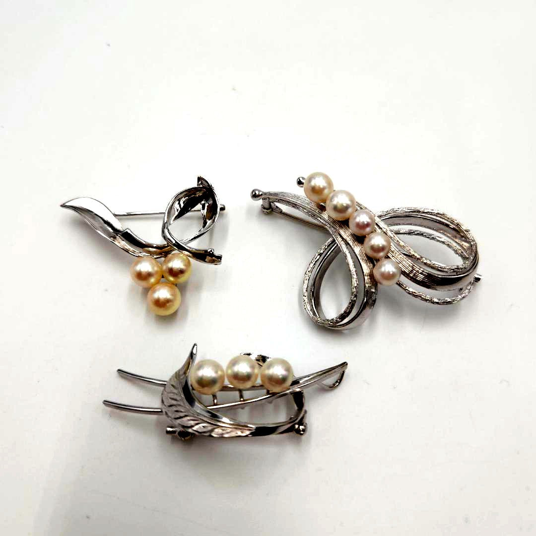 Set of 3 Akoya pearl brooches with white 6-7mm pearls and silver925 metal