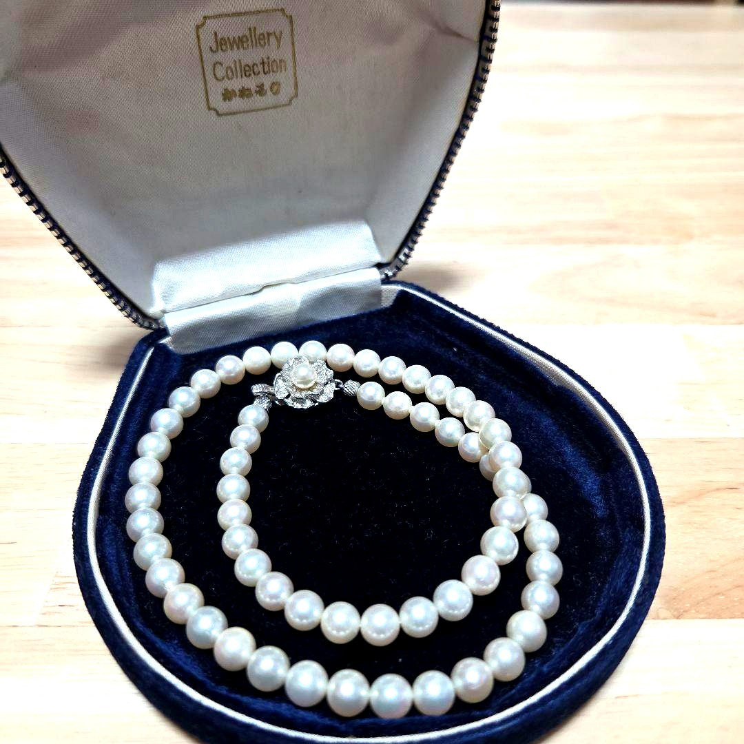 Elegant Akoya pearl necklace with white round pearls arranged in a single strand