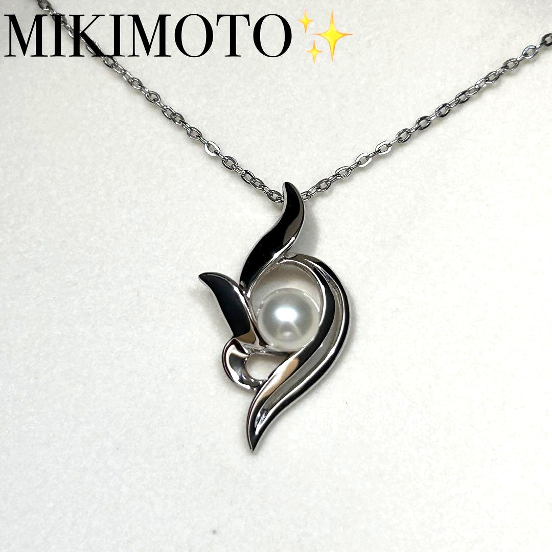 Mikimoto Akoya pearl necklace with 6.5 mm pearls on a 40 cm silver chain weighing 3 grams