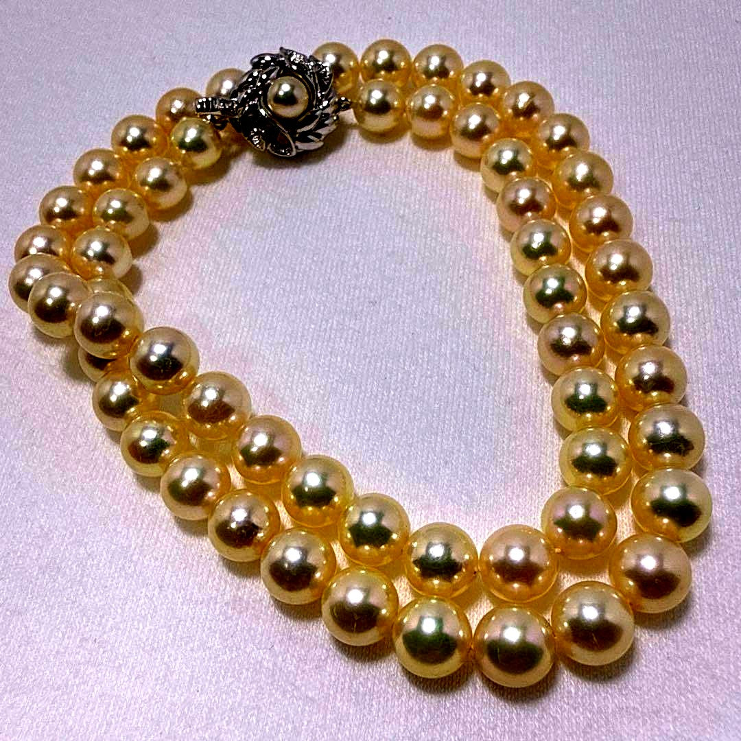 Akoya pearl necklace featuring 6.8-7.3 mm pearls on a 43.5 cm silver chain