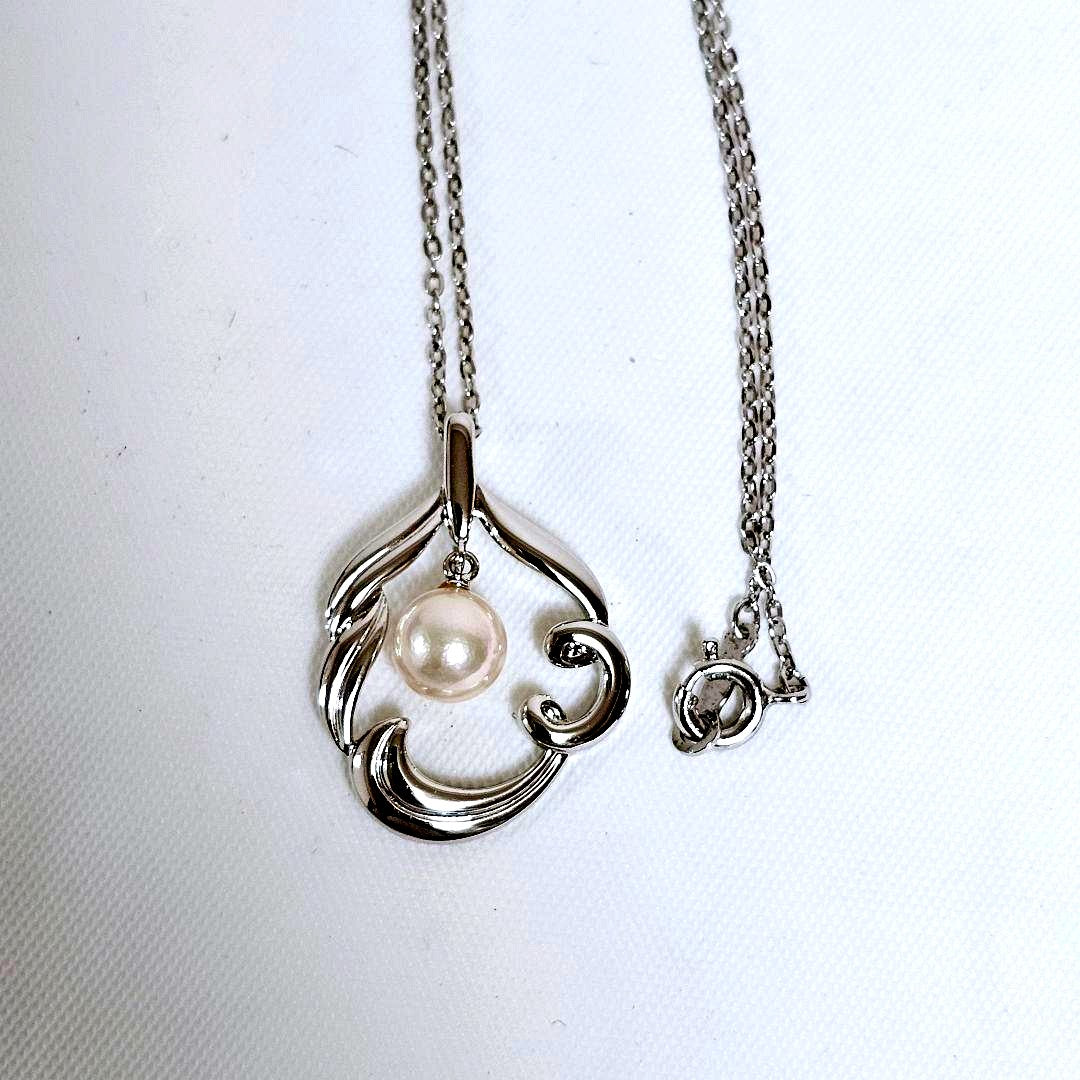 Mikimoto pearl necklace with silver stamped chain and matching pearl pendant approximately 400mm long