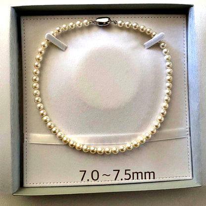 Akoya pearl necklace with 7.0-7.5mm round pearls and silver clasp, 43 cm length
