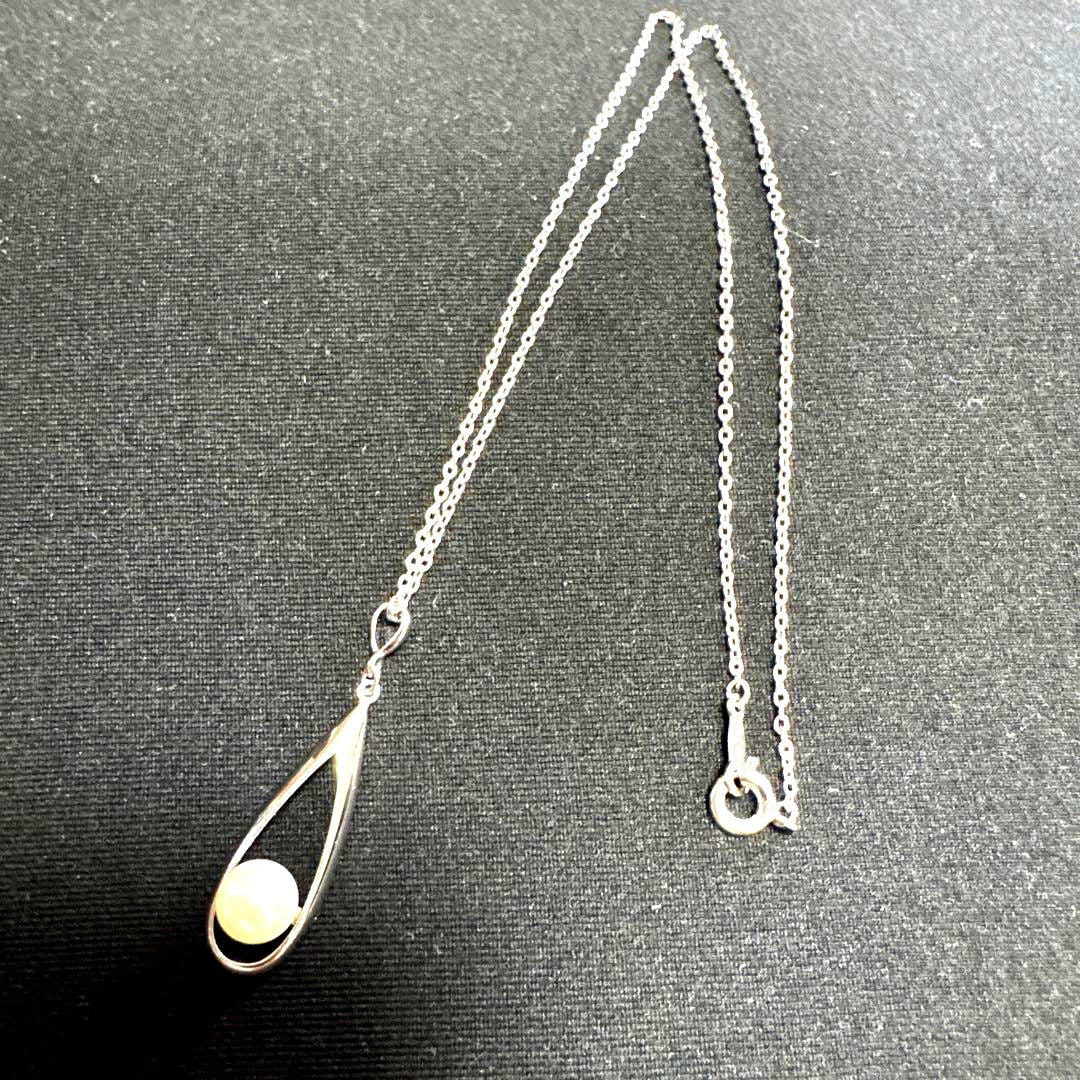Mikimoto pearl teardrop necklace with 7mm Akoya pearl on a 40cm silver chain