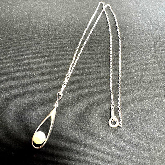 Mikimoto pearl teardrop necklace with 7mm Akoya pearl on a 40cm silver chain
