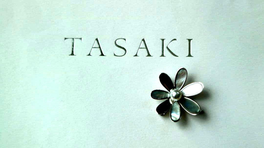 Tasaki silver brooch with a 5mm pearl decoration, measuring approximately 2.5 cm in diameter