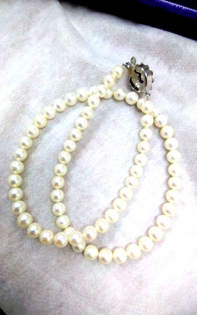 Akoya genuine pearl necklace with 7.0-7.5 mm pearls measuring 42 cm in length