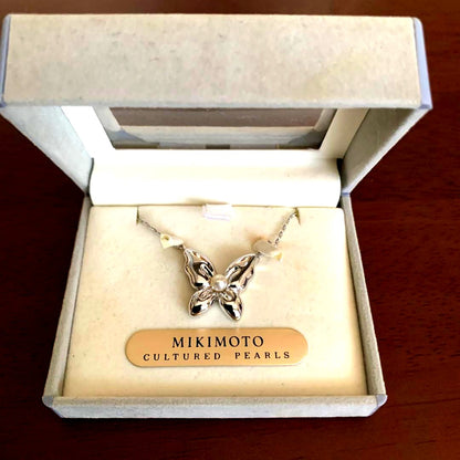 Pearl and silver butterfly-shaped necklace with adjustable 290mm chain, JAL collaboration design