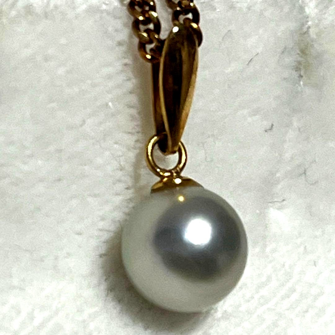 K18 gold Akoya pearl necklace top featuring a 7.1mm pearl weighing 0.6g