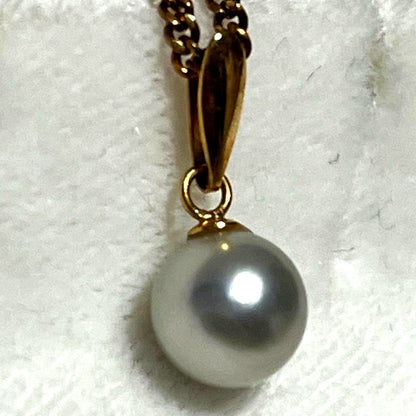K18 gold Akoya pearl necklace top featuring a 7.1mm pearl weighing 0.6g