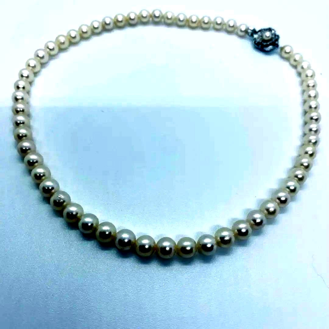 Akoya pearl necklace 7mm to 8mm size, 44 centimeters long, white to creamy pearls with silver beans one-touch clasp