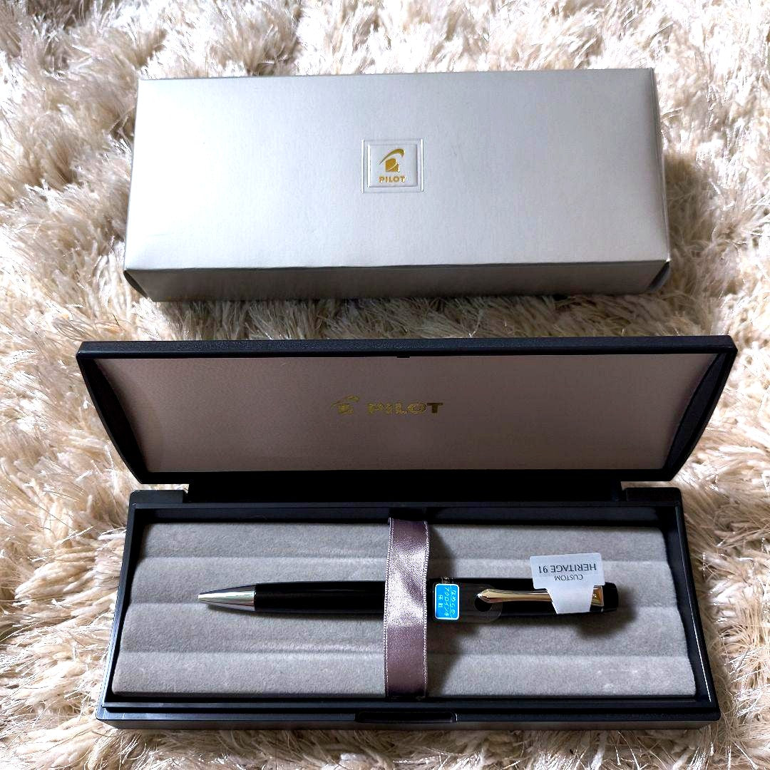 中古 Pilot BKVHN-55R 0.7 black ballpoint pen with Acrion ink and dedicated case