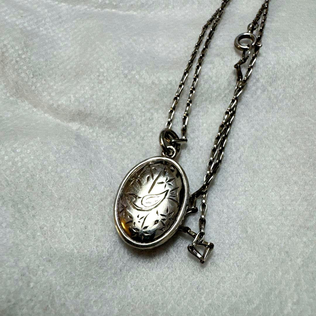agete silver pendant charm featuring white pearl shell with included 925 silver chain