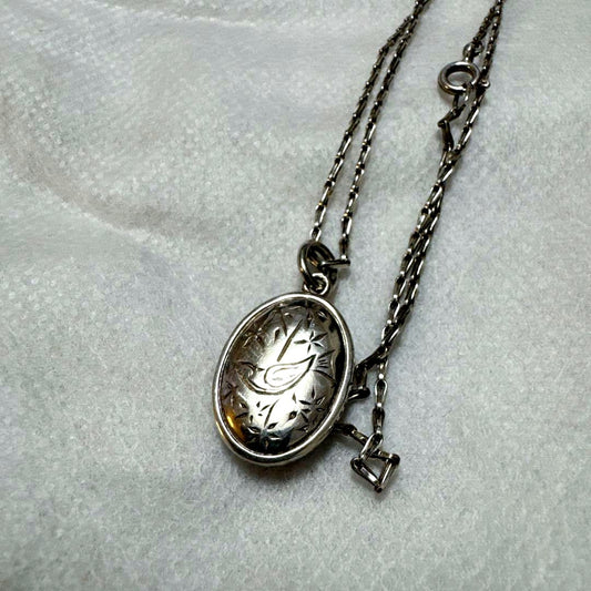 agete silver pendant charm featuring white pearl shell with included 925 silver chain