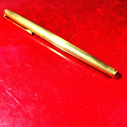 Pilot fountain pen with fine 18 karat gold nib and R14k gold plated body