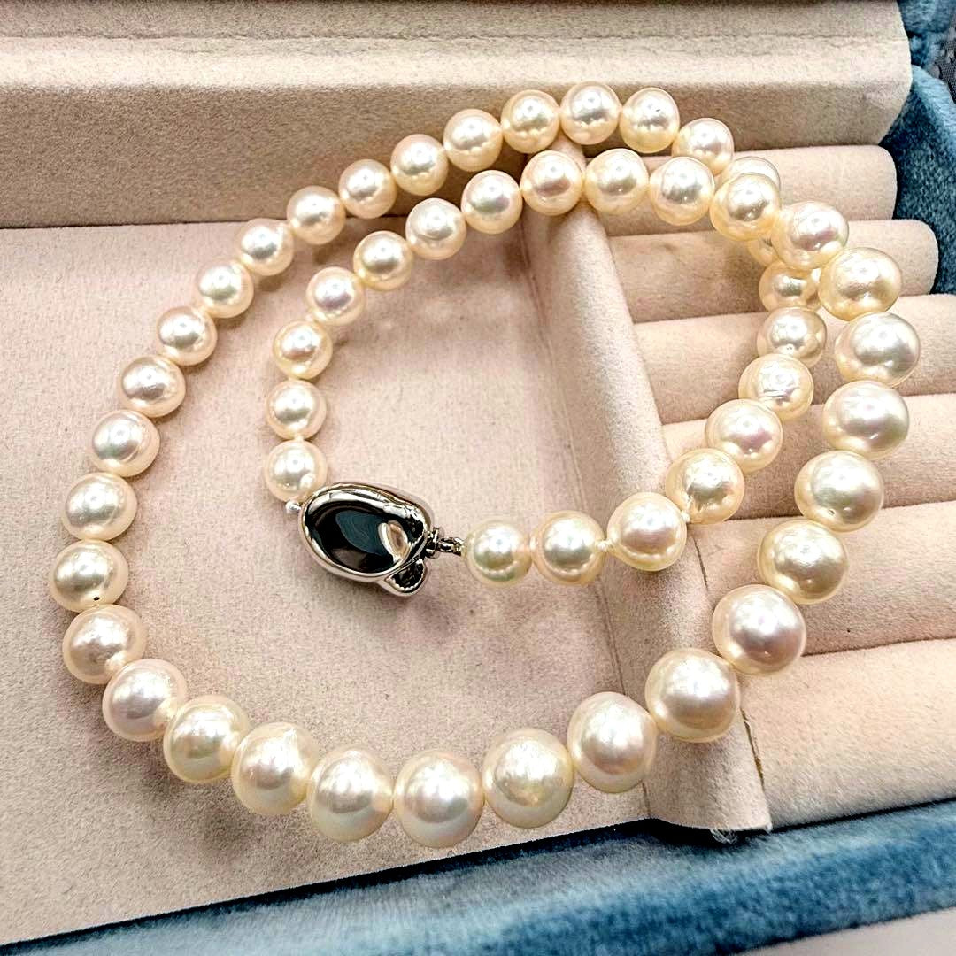 Yamato Akoya Pearl necklace with 7mm pearls on a 40.5 cm chain displayed on a white background