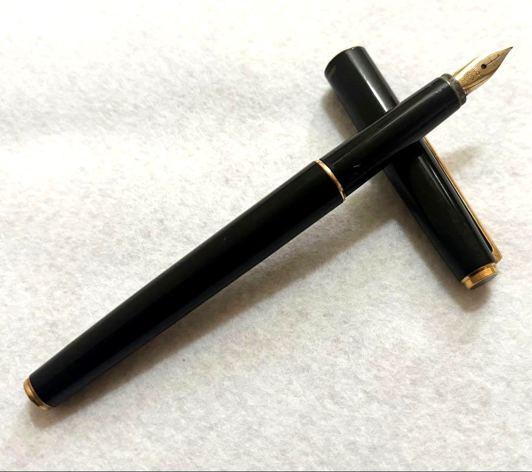 Used Pilot fountain pen with no ink and unknown pen tip material